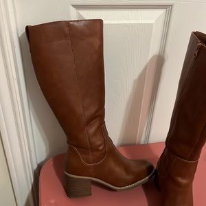 Universal thread tall brown boots with chunky heel.